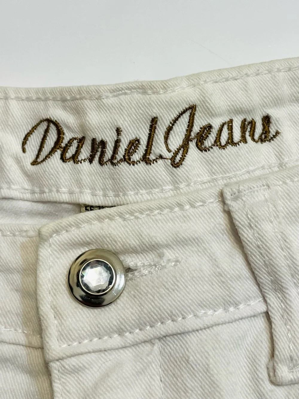 Vintage Y2K Daniel Embroidered Cropped Leg White Jeans Size 6